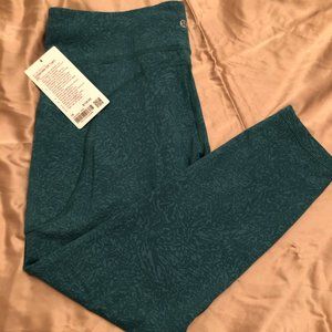 NWT lululemon Invigorate HR 25 - CRTL - Size 14